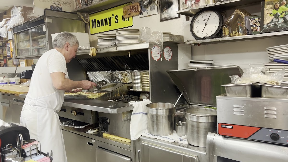 Manny's Snack Shack Photo 2